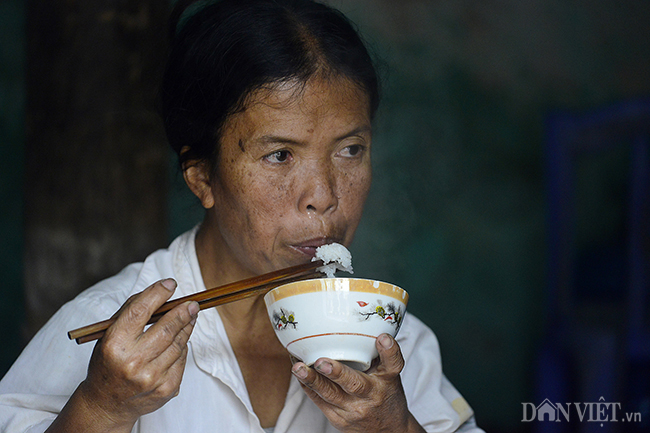 Ước mơ bữa cơm có thịt của gia đình người lùn ở Hưng Yên